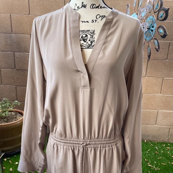 NEW Vince. 100% Silk Mink Nude Color Drawstring Waist Long Sleeve Shirt Dress 12 - Picture 4 of 16